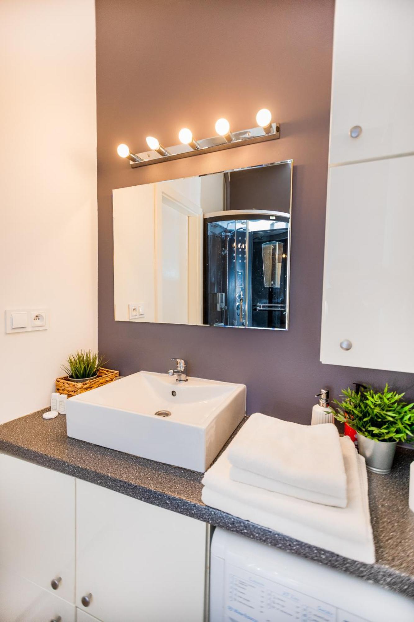 Cozy Studio Next To The Metro And City Center Warschau Exterior foto